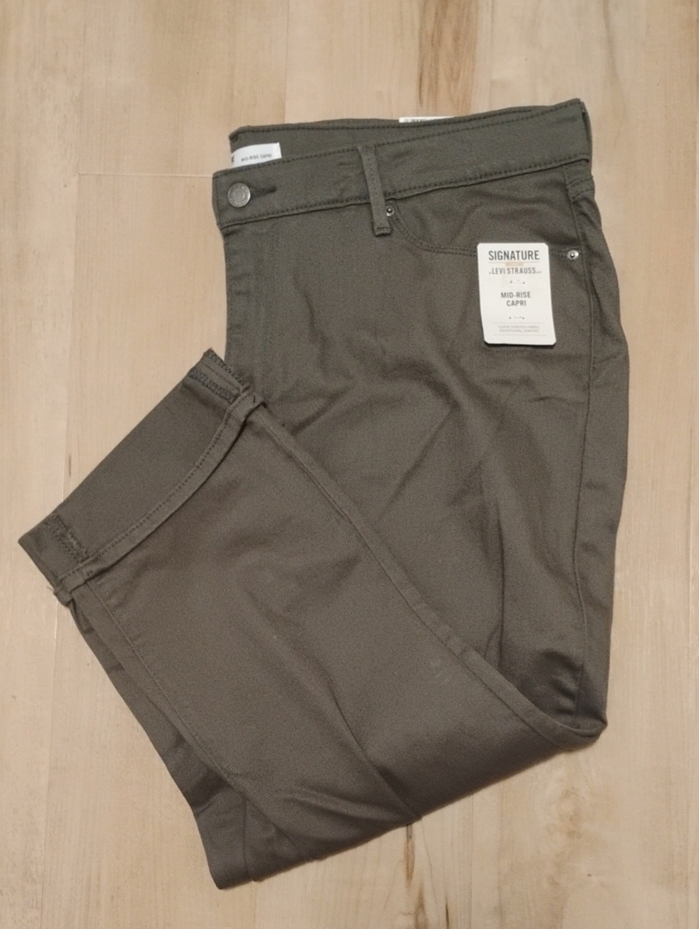 👖 Levi Strauss Signature Mid Rise Capri Jeans – Size 20 I W35 – NWT